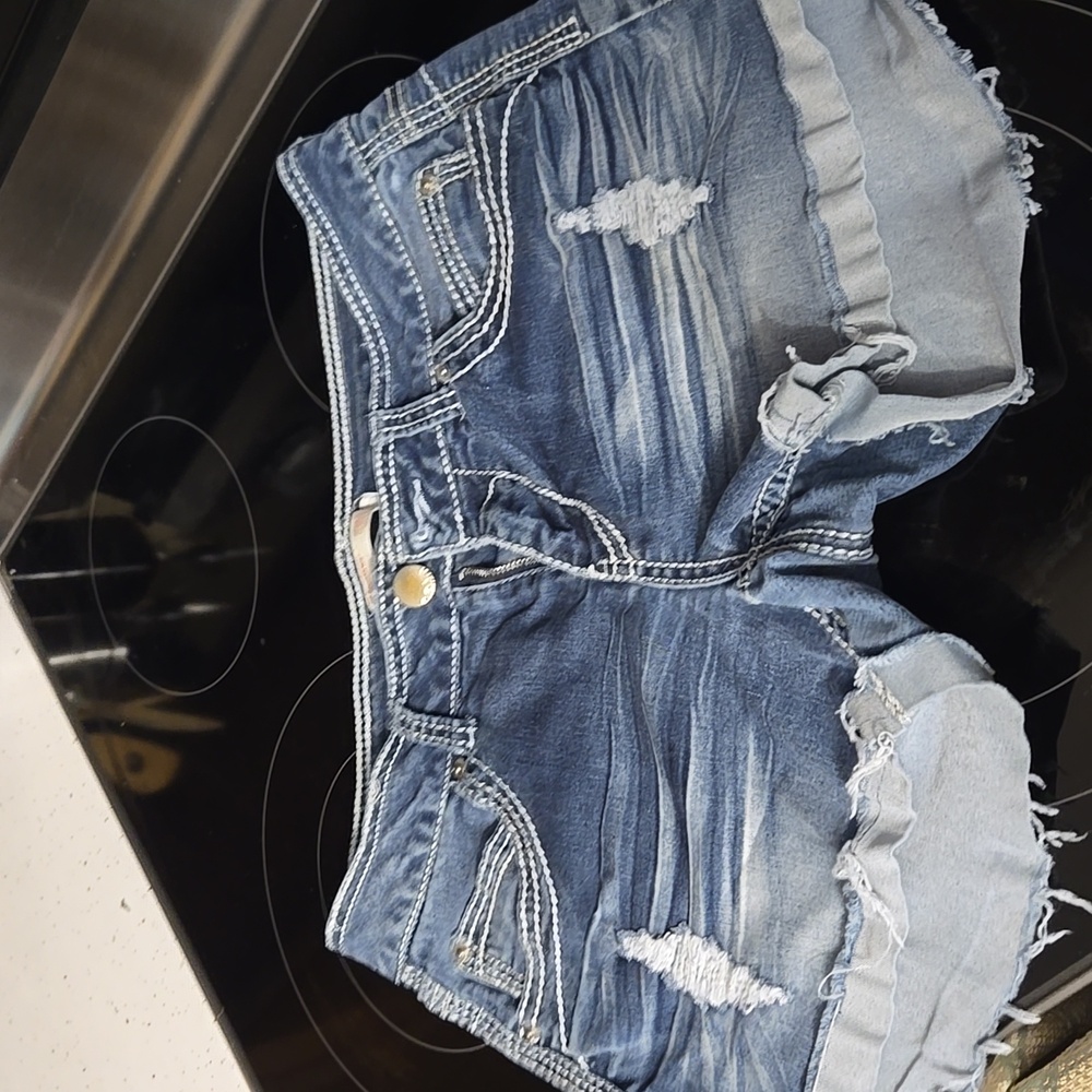 No boundaries shorts